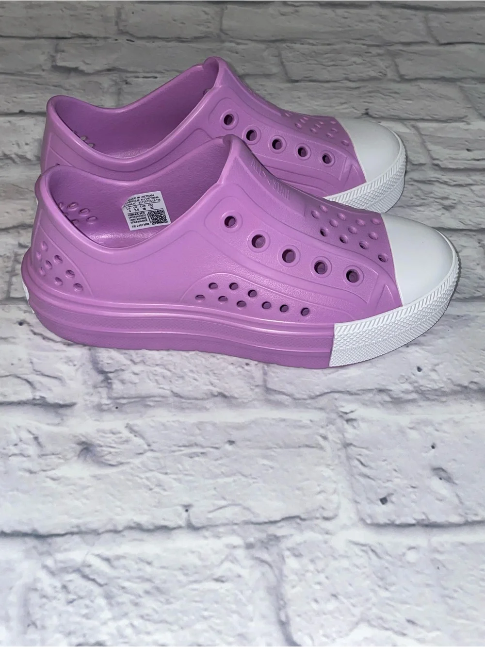 Converse Chuck Taylor All Star Play Lite CX Low PS 'Grape Fizz'. Size 4
